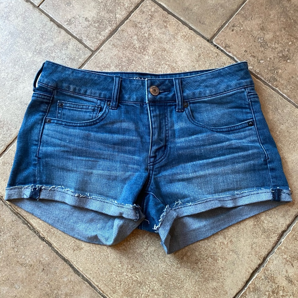 american eagle stretch shortie cut-off low rise jean shorts size 6 - Picture 1 of 4
